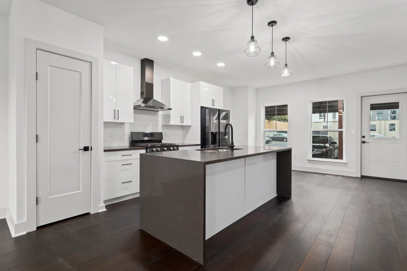 764 Memorial Drive gallery image 24